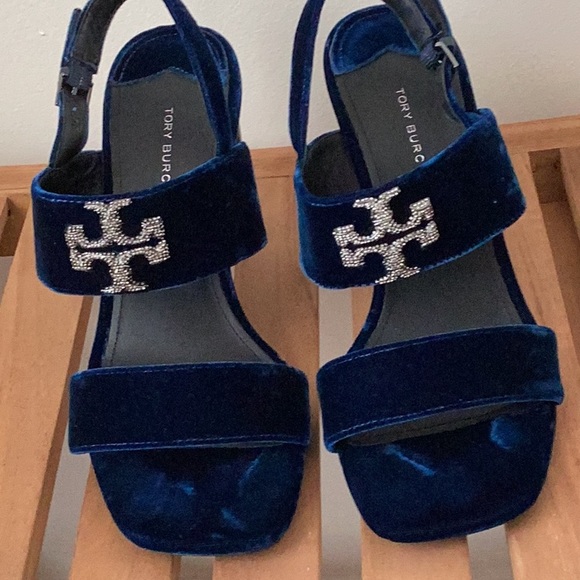 Tory Burch Eleanor Medallion Slingback Velvet Sandal - Picture 4 of 7